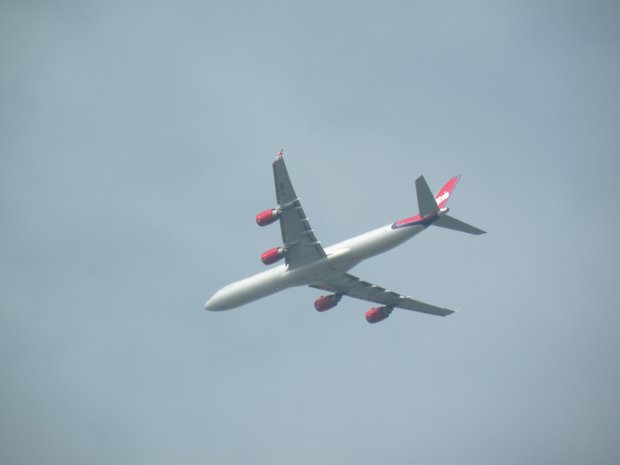  avion de ligne (compagnie Virgin) au-dessus de Buckingham Palace.